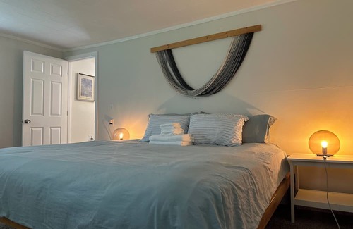 North Kingstown Cottage | Charming Cottage near Wickford Village and Popular RI Beaches!