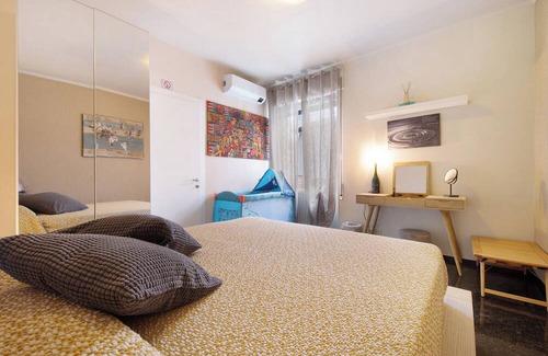 Mandello del Lario Apartment | Holiday Apartment "Aloha Lake" with Private Garden & Wi-Fi