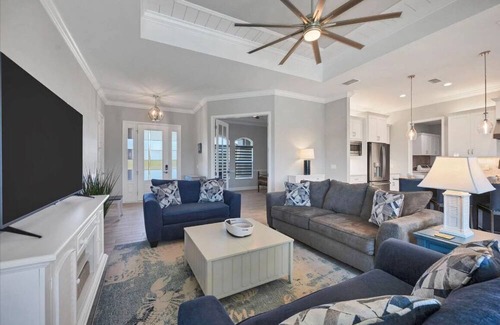 Port Charlotte House | Vacation Home Getaway for 6 at South Gulf Cove w/pool & BBQ