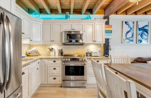 Central Okanagan Cabin | Large Modern Lakefront Cottage! Access to Boat Slip & Beach