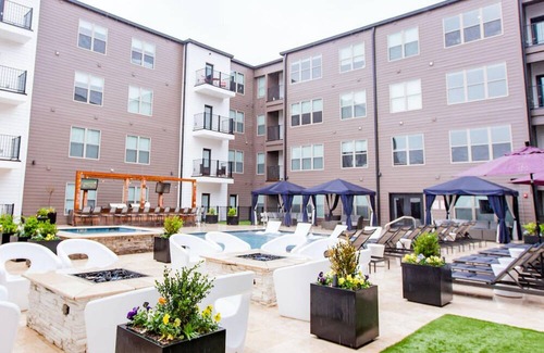 DeBaliviere Place Apartment | St. Louis | Central 2BD/2BA Forest Park Apartment