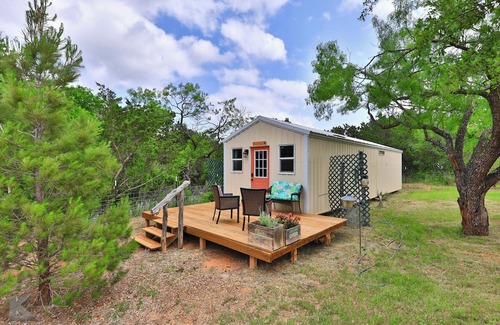 Buffalo Gap Cabin | Secluded cabin, "The Lady" on Christmas tree farm, near Perini Ranch Steakhouse!