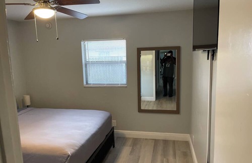 Riviera Beach Apartment | Lux 2 bedroom stay, 7 mins to beach,10 mins to downtown, Clematis, & City Places
