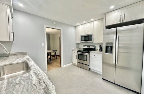 South Hills House | Luxe Mt. Lebanon Home | Central | Free Parking
