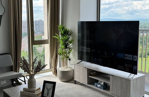 Salford Apartment | The Riverside Suite - Manchester