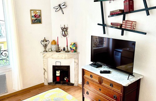 Vernier Apartment | 10-15 min to train, sea, marketplace