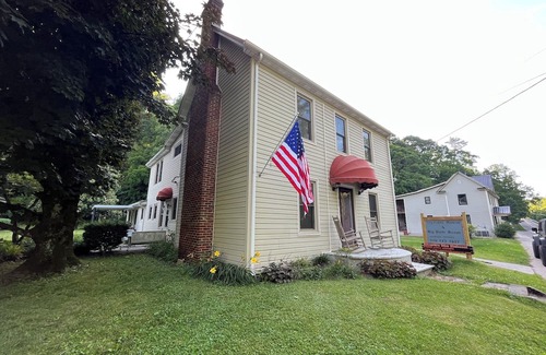 Damascus House | Private room 3 beds shared bath next to Creeper Trail and AT