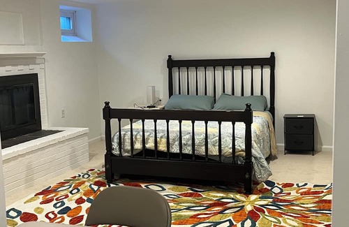 Lexington House | queen size bed, with table and chairs and full private bathroom,