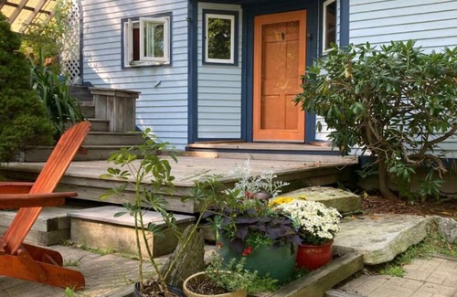 Grafton House | Cottage in Grafton with pond near ski centers