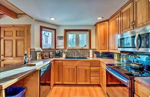 Grafton House | Cottage in Grafton with pond near ski centers