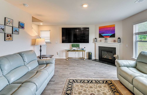 Easley House | Greenville Area Getaway w/ Patio & Backyard!