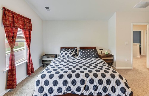 Easley House | Greenville Area Getaway w/ Patio & Backyard!