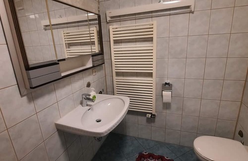 Rohrdorf Apartment | Meli's Gästezimmer - Ferienwohnung - Wohnen mit 2 Katzen