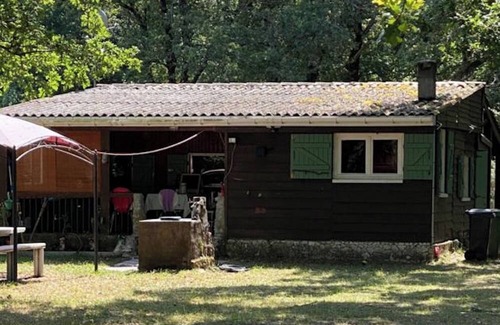 Saint-Vivien-de-Medoc House | Holiday Home 'Charmant Bungalow Atypique Avec Spa' with Private Terrace and Wi-Fi