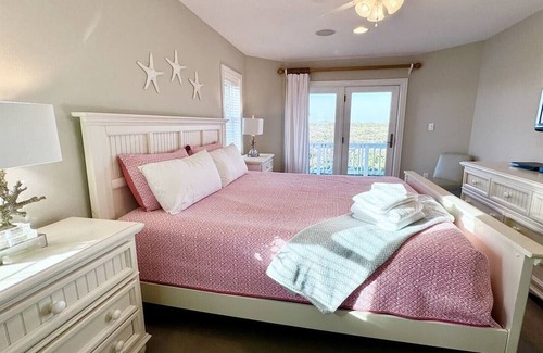 Corolla House | Ocean Front + Sound Views in Pine Island! Saltwater Pool & Direct Beach Access
