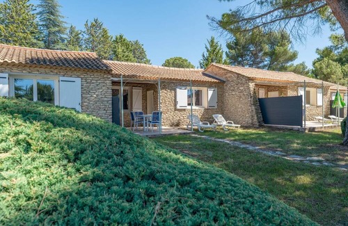 La Roque-sur-Pernes House | Lovely stone cottage in Provence.