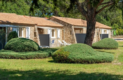 La Roque-sur-Pernes House | Lovely stone cottage in Provence.