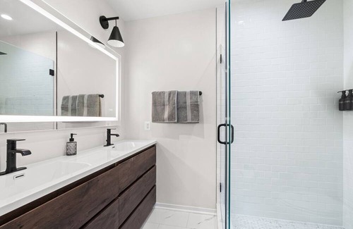 Petworth House | Luxury DC Rowhome with Parking!