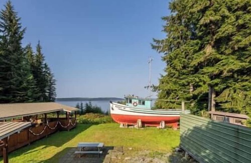 Alert Bay Cabin | (J) Standard Double Cabin