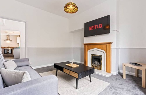 Loftus House | Welcoming House - Sleeps 5 - Free Parking & WiFi