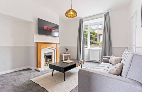 Loftus House | Welcoming House - Sleeps 5 - Free Parking & WiFi