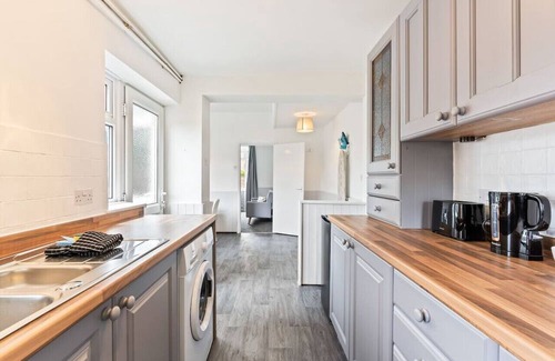 Loftus House | Welcoming House - Sleeps 5 - Free Parking & WiFi