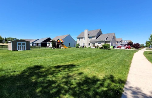 Hartford House | 2 story home on the outskirts of Hartford minutes from Women's US Open.