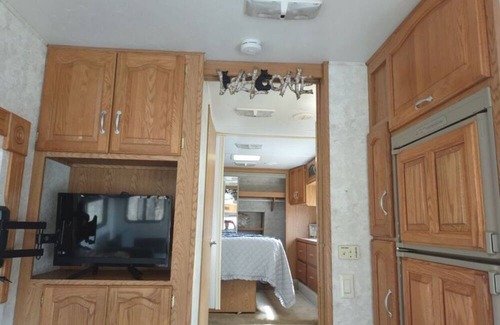 Otto House | Peaceful RV- Nestled in the woods