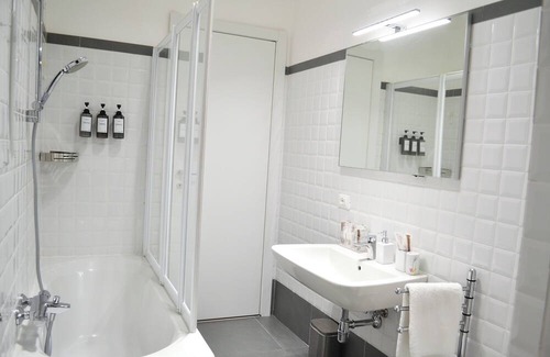 Castelletto Apartment | Central penthouse with balcony and city view
