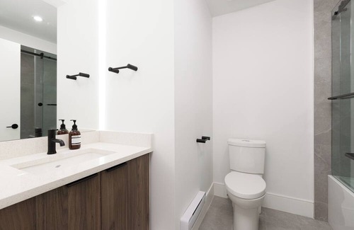 Vancouver South Apartment | Hills House | 15 Min to YVR & Downtown Vancouver