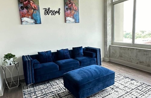Peachtree Center Apartment | City view and comfort