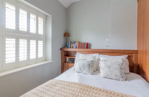 Malahide House | GuestReady - Opulence Malahide Seaside Cottage