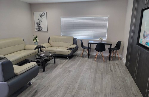 North Hollywood House | Modern 1-Bedroom with Deluxe Kitchen in Quiet North Hollywoodn