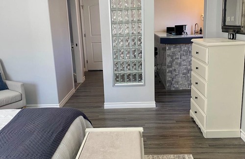Halifax Apartment | Cozy 1BR Guest Suite w Hot tub (Halifax)
