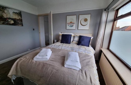 Droylsden House | Fully Equipped 3-bedroom House With Free Parking
