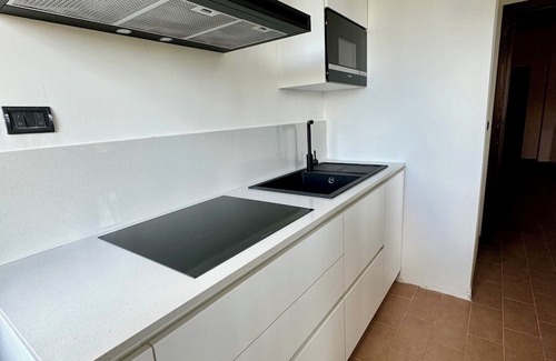 Lidarno Villa | 15 min from Airport Gated Villa with Swimming Pool. Pet Friendly!nn