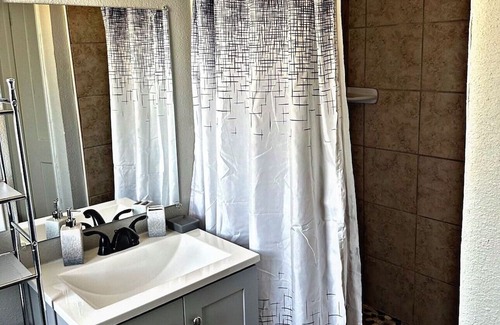 Near East Side Apartment | 5 minutes from downtown! Views of Alamo city attractions from each bedroom.