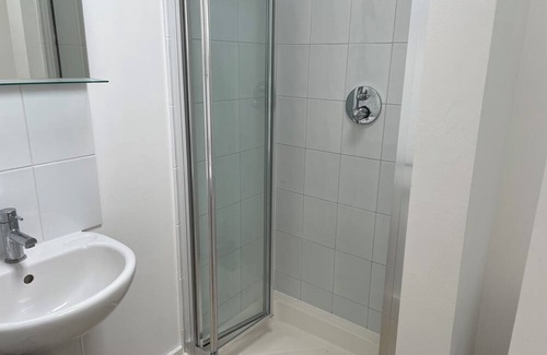Wimbledon House | Cozy cottage in prime Wimbledon village. Walk to Wimbledon tennis.