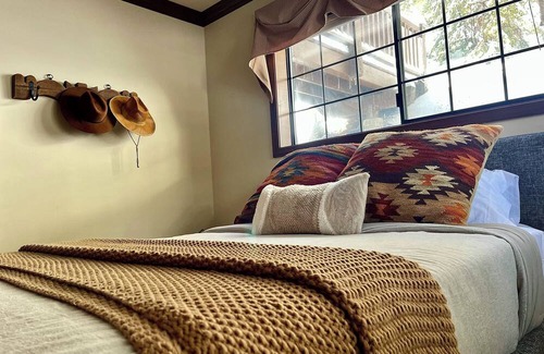 Lake Arrowhead Cabin | Walk to lake! Alpine Relaxing Retreat