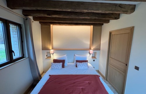 Neung-sur-Beuvron House | Superbe Propriété, 10 Couchages, 6 Chambres, Piscine, vue sur Étang