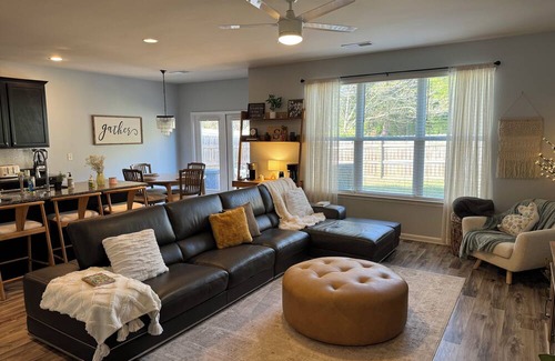 Athens House | Cozy Close To UGA