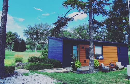 Pointe aux Roches Cottage | Whitty’s at Rochester Boat Golf Fish Swim