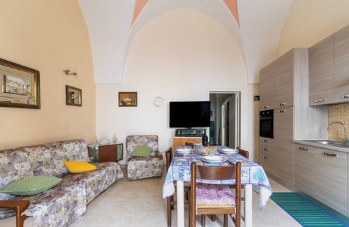 Specchia Apartment | Apartment 'Contrada Puzzunovu' with Balcony and Air Conditioning