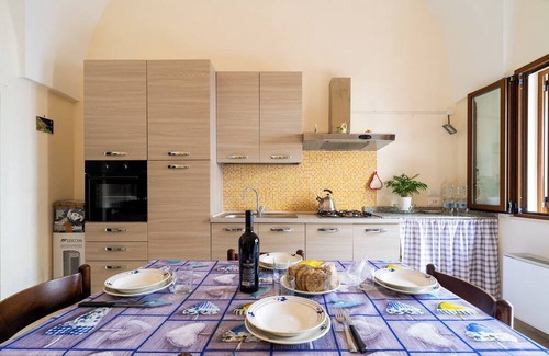 Specchia Apartment | Apartment 'Contrada Puzzunovu' with Balcony and Air Conditioning