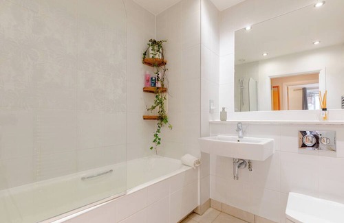 De Beauvoir Apartment | Vibrant & Inviting 1BD Flat, Heart of Haggerston!