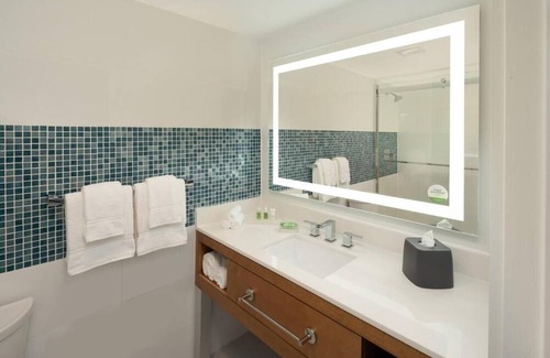 West Little River Apartment | King Room Near CHICA Miami MIA