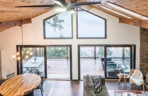 Dysart et al Cottage | The Four Trees Cottage *Breathtaking lake views*
