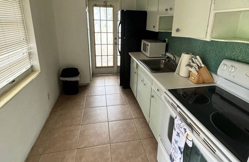 Poinciana Park Apartment | ★ 1 bdr Apartment ★ Beach 6min ★ Downtown 4min