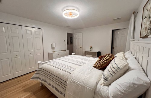 Cotuit House | Cape Cod 2024 -Jacuzzi Hot Tub, Heated Swimming Pool, Game Room & Playground