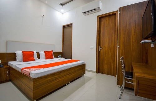 Ludhiana Hotel | OYO Akash Residency